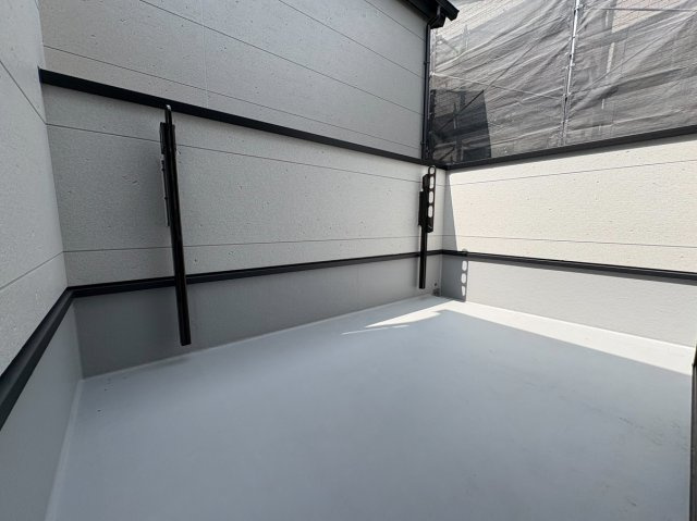 長岡京市今里更ノ町のバルコニー|奥行きのあるバルコニーです。