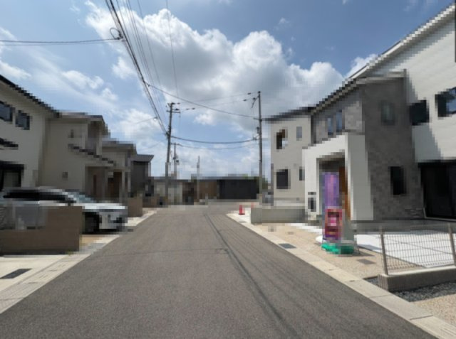 長岡京市今里更ノ町の前面道路含む現地写真|前道：約6.0ｍ
広々としており駐車も楽々です！