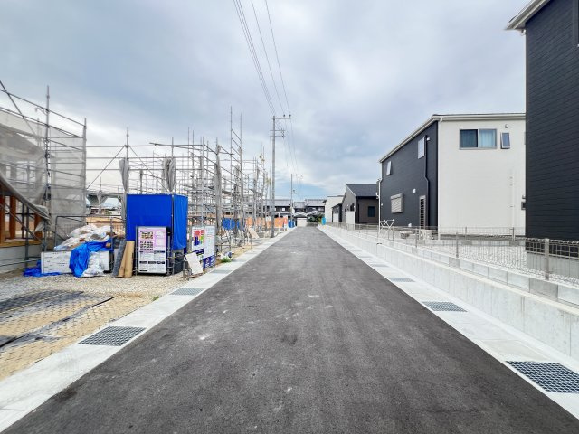 磯城郡田原本町黒田全4棟2号棟の前面道路含む現地写真