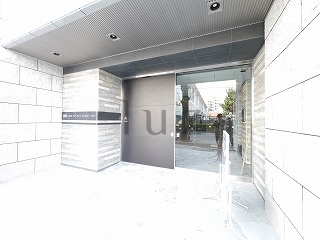 ガーラ横濱関内グランドステージのエントランス