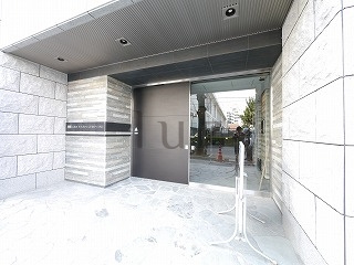 ガーラ横濱関内グランドステージのエントランス