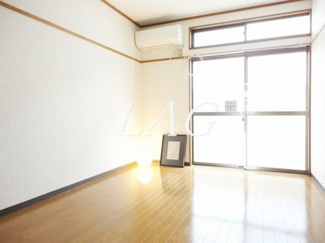 【居間・リビング】 | イマーブル相模 | 洋室のお部屋です。（小物は付きません）