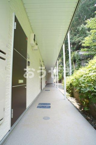 リブリ・hugel山手のロビー