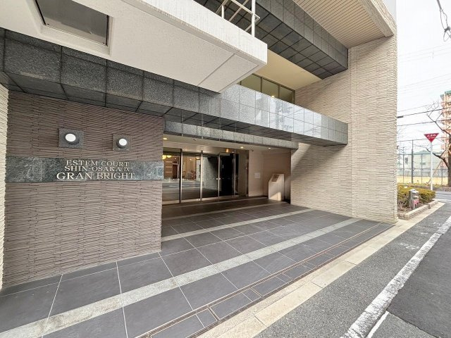 エステムコート新大阪9グランブライトのエントランス