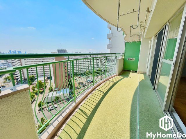 三井大曽根ハイツのバルコニー|広々バルコニーでお洗濯をたっぷりと干す事ができます。