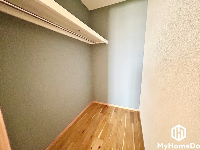 三井大曽根ハイツの収納|収納力豊富なウォークインクローゼットは洋服や小物類など、目的に応じてすっきり美しい収納を実現します