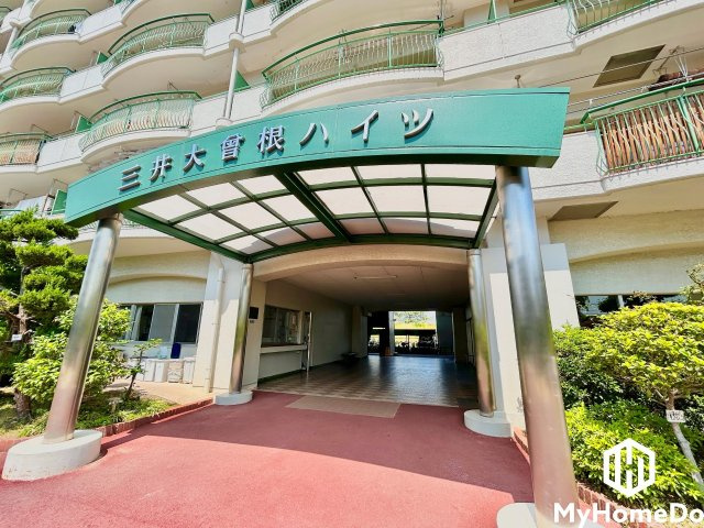三井大曽根ハイツ|光と風を感じる開放的なエントランス。心地よい空間が、住まう人と訪れる人を優しく迎え入れます。