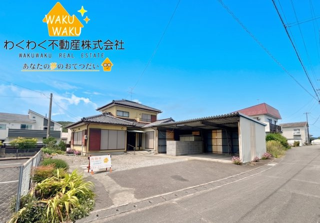 中古戸建の前面道路含む現地写真