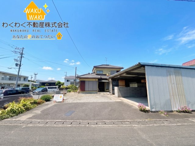 中古戸建の前面道路含む現地写真