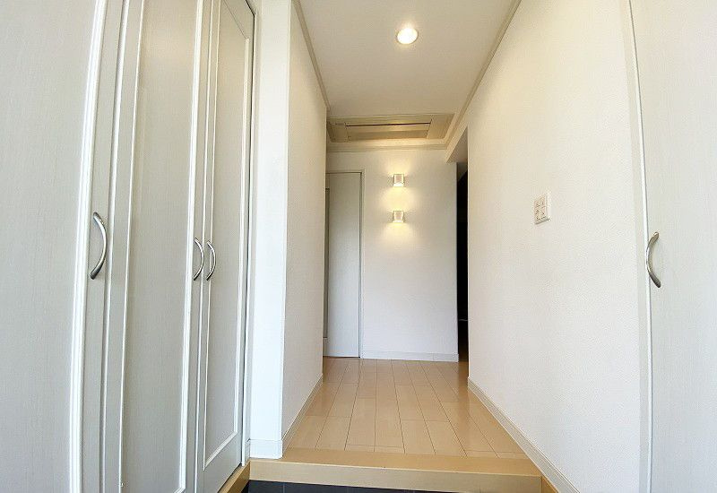 近江八幡市小船木町　中古戸建の玄関