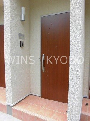 世田谷区経堂３丁目のアパートの玄関