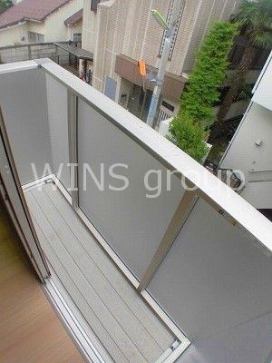 世田谷区経堂３丁目のアパートのバルコニー