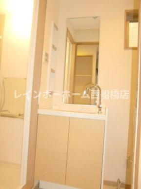 市川市南八幡５丁目のアパートの洗面所