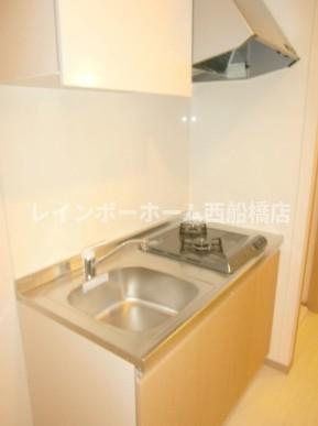 市川市南八幡５丁目のアパートのキッチン