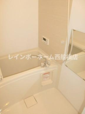 市川市南八幡５丁目のアパートの浴室
