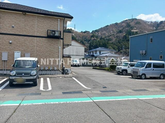 ラフレシールの駐車場|敷地内に駐車場も完備◎