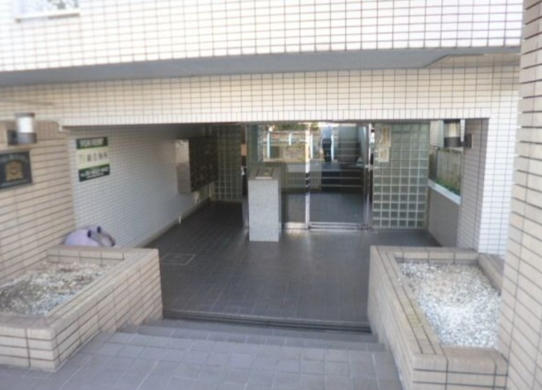 ウィンベルソロ鶴川１のエントランス
