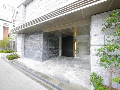 グランドガーラ川崎西口のエントランス