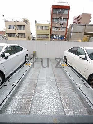 グランドガーラ川崎西口の駐車場