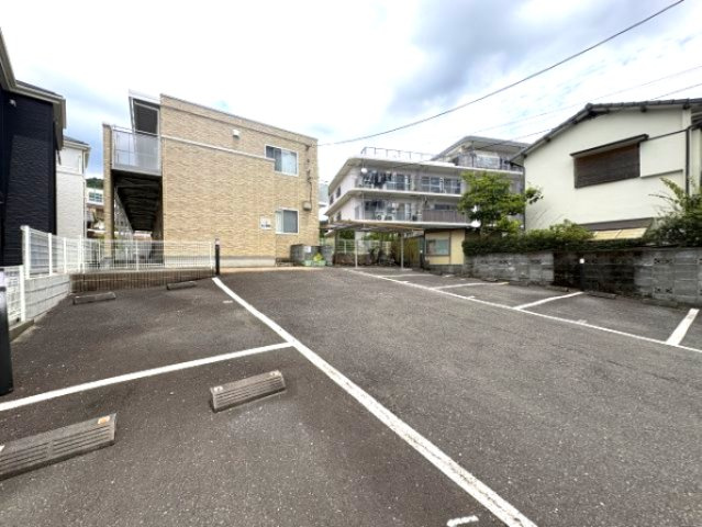 セレ青梅の駐車場