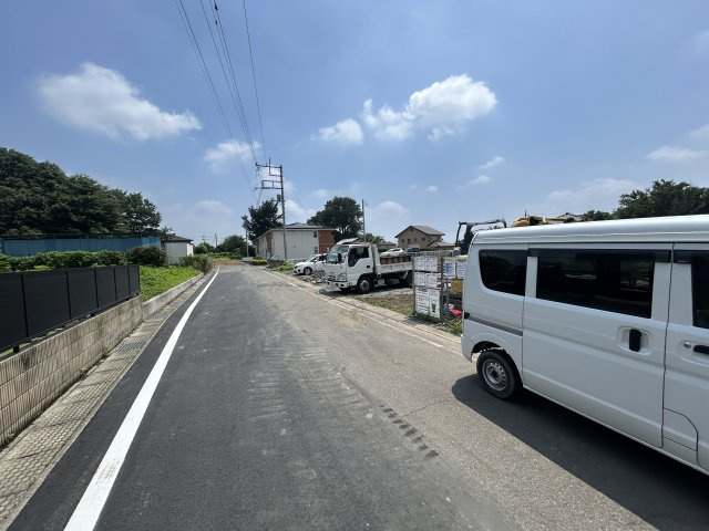 新築　前橋市富士見町時沢第11　クレイドルガーデン　4号棟の前面道路含む現地写真|現地写真　北側接道幅員約6ｍ