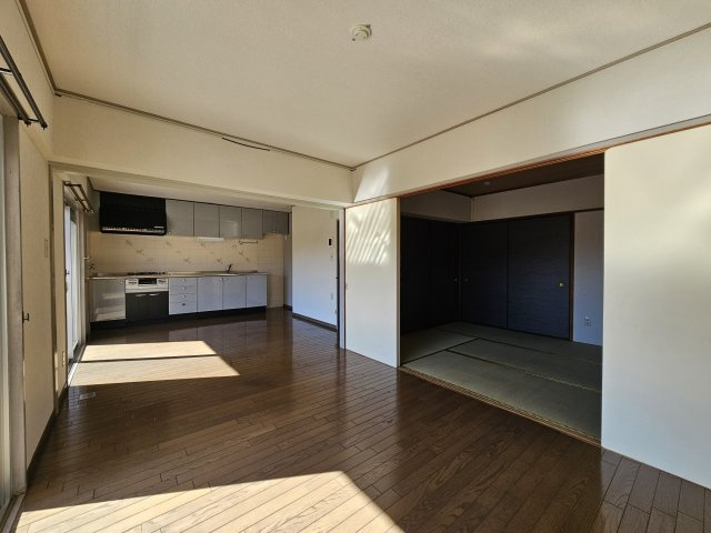 柏沼南台サンパワーC棟の居間・リビング
