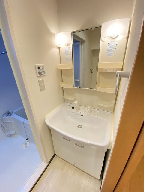 日和マンションの洗面所