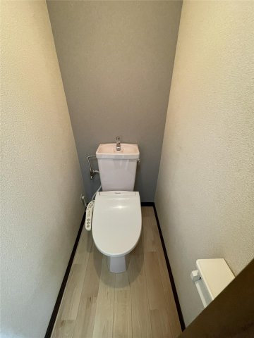 クラウンハイツのトイレ|落ち着いた色調のトイレです