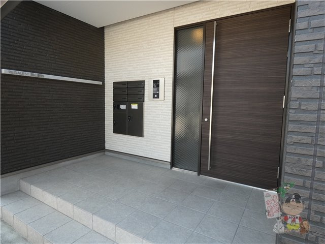 ＲＥＧＡＬＥＳＴ岡山駅西のエントランス