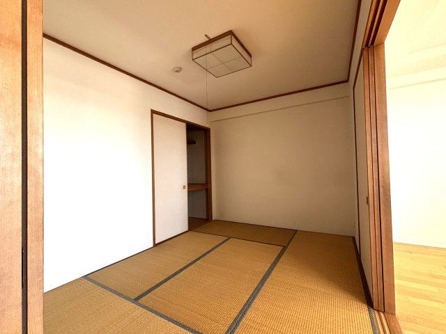 アーサー井尻エルファインの和室|リビングに隣接した和室は、客間やお子様の遊び場としても活躍します