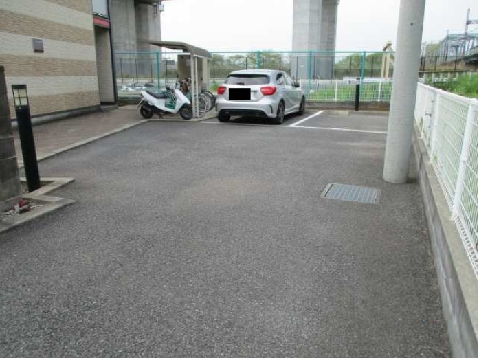 レオパレスSAITOの駐車場