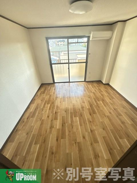 マンション若山の洋室