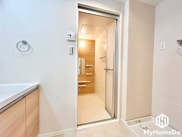 ライオンズマンション矢田川橋緑地ウエストの脱衣所|脱衣所と洗濯スペースがまとまり、身支度や洗濯もスムーズに行えます。