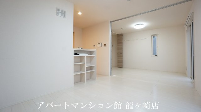 ライトパレスうずら野の居間・リビング|※写真は301号室を使用