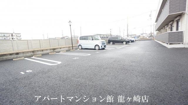 ライトパレスうずら野の駐車場