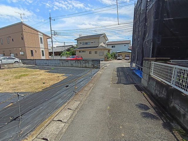 高崎市上佐野町売土地の前面道路含む現地写真