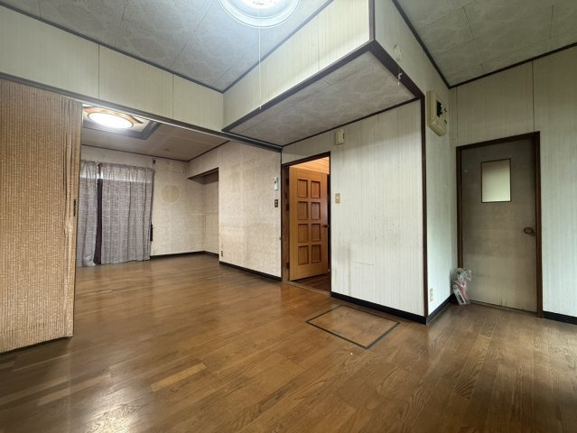 直方市大字上頓野の事務所の居間・リビング|住居