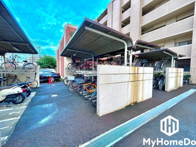 メイツ黒川の駐輪場|屋根付きなので、雨や風、直射日光から自転車を守ることができます