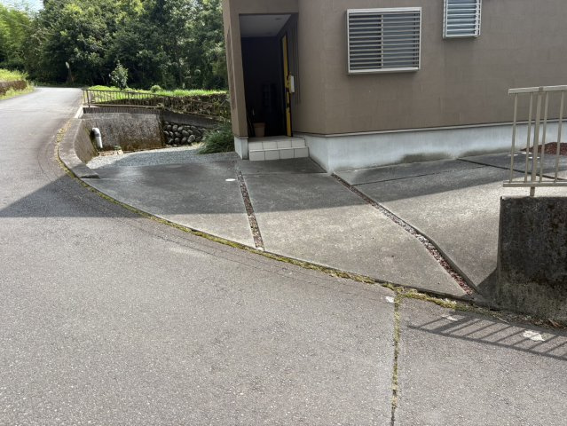 桜と蛍のいる町　富士宮市大鹿窪4SLDK　中古戸建の前面道路含む現地写真