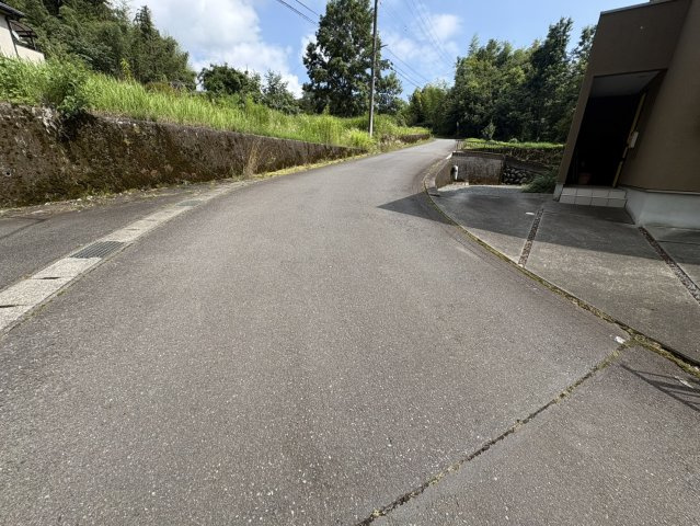 桜と蛍のいる町　富士宮市大鹿窪4SLDK　中古戸建の前面道路含む現地写真