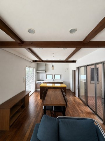 桜と蛍のいる町　富士宮市大鹿窪4SLDK　中古戸建の居間・リビング