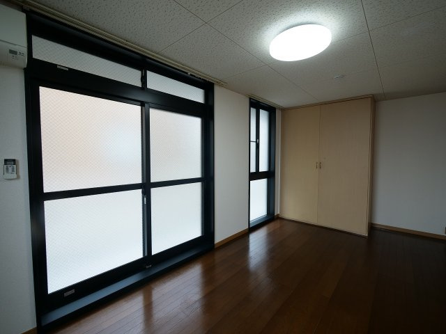パレス下中野の洋室|※写真は別の部屋のものです。