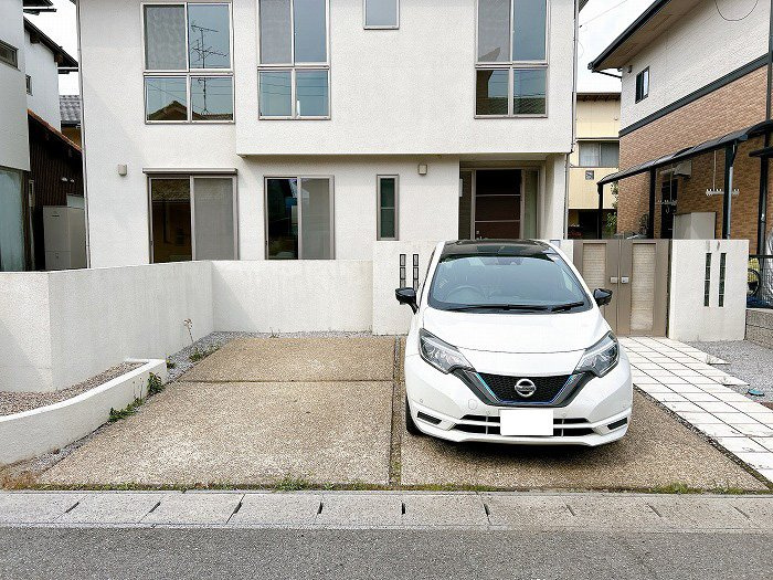 中古戸建　瑞穂市古橋　平成16年築の駐車場
