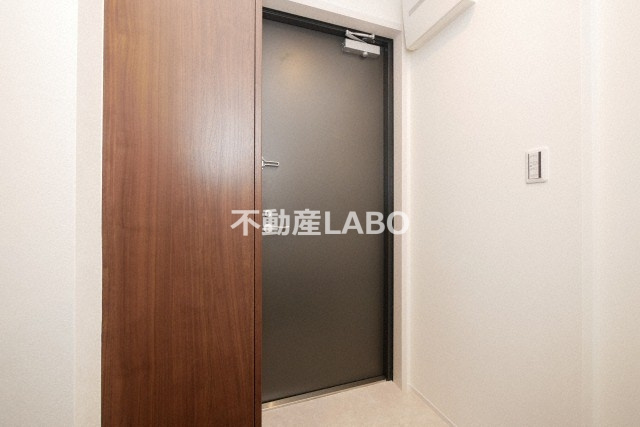 Maison Blanche Nagaiの玄関