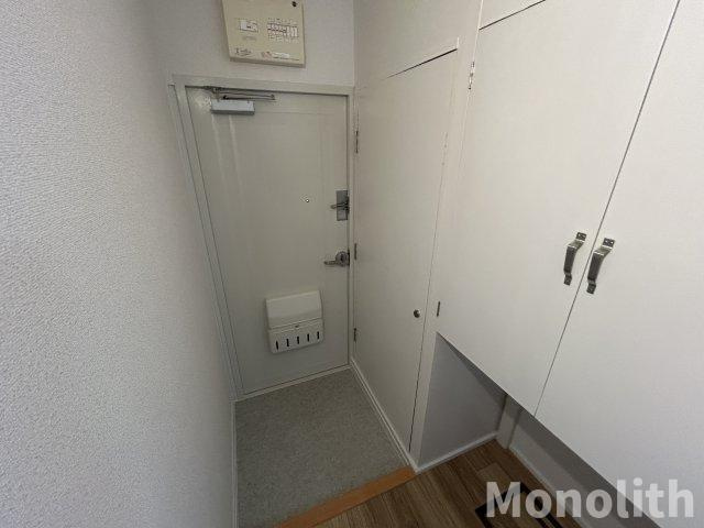 くすの木２号棟の玄関