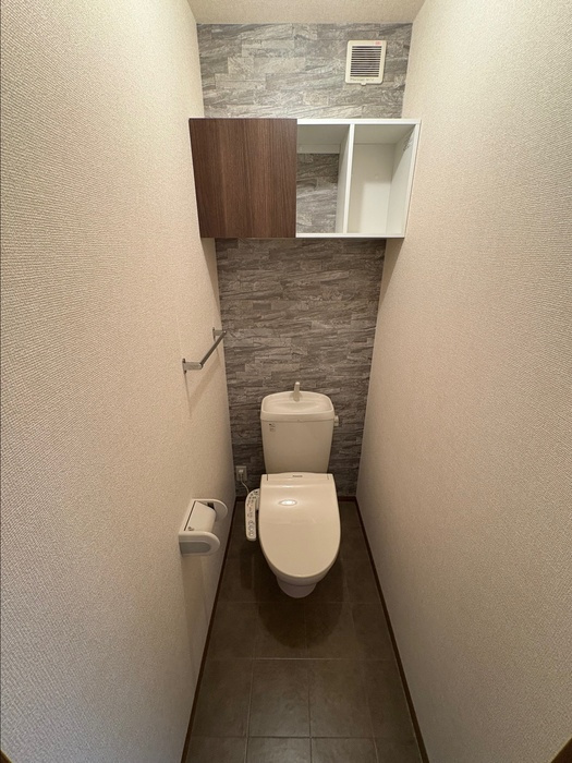 ラ・マーシャ B棟のトイレ|落ち着いた色調のトイレです