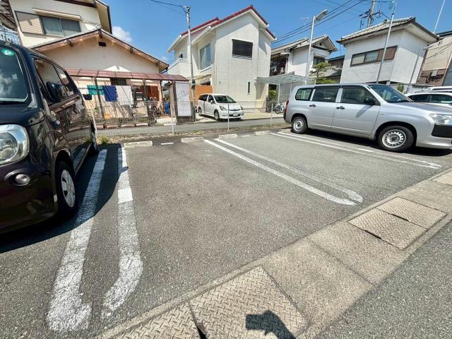 アネシス御立の駐車場
