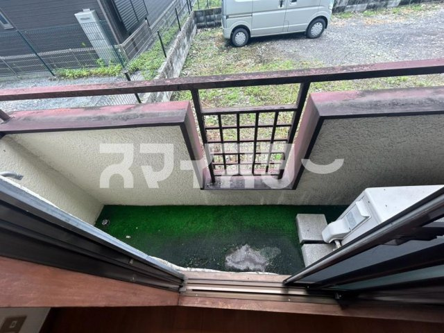 青梅市滝ノ上町のアパートのバルコニー