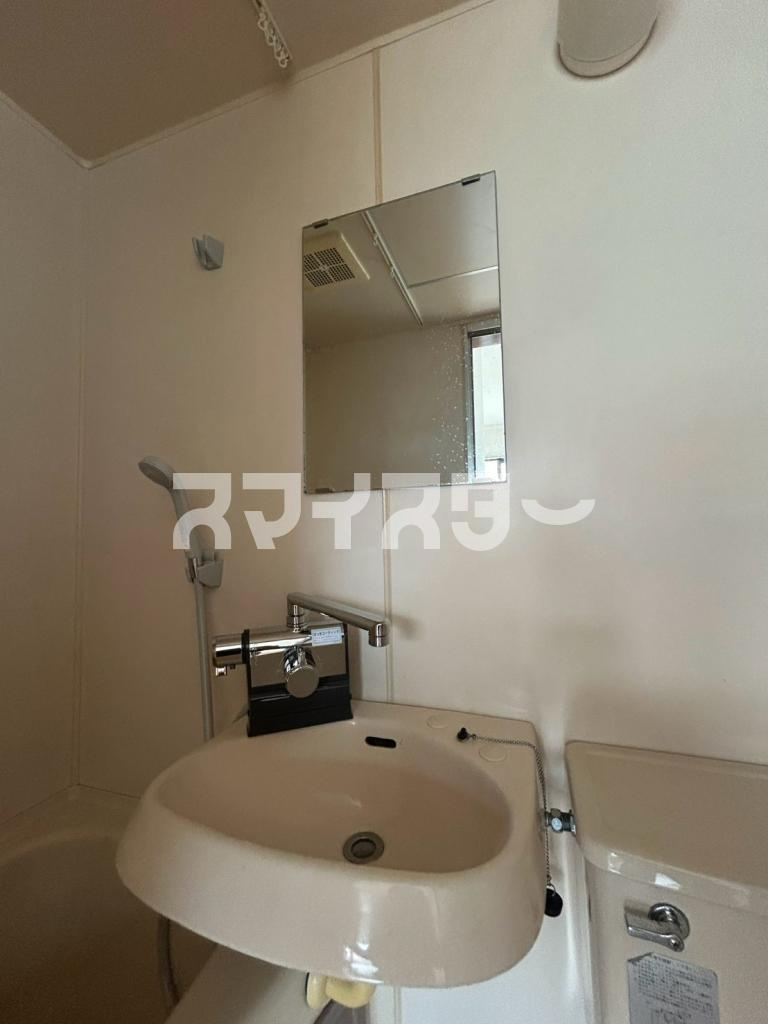 青梅市滝ノ上町のアパートの洗面所