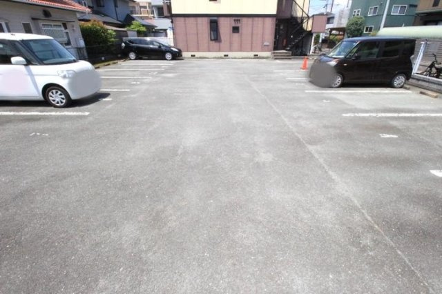 ヴェルドミール　A棟の駐車場